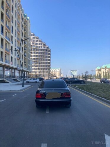 Mercedes E 220 d 1999, 444,000 km - 2.2 л - Sumqayıt