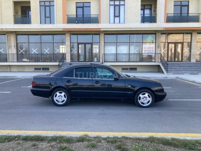 Mercedes E 220 d 1999, 444,000 km - 2.2 л - Sumqayıt