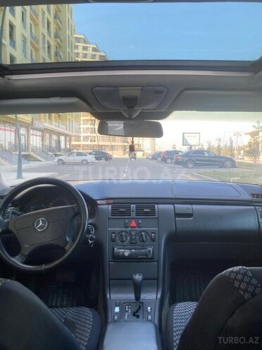 Mercedes E 220 d 1999, 444,000 km - 2.2 л - Sumqayıt