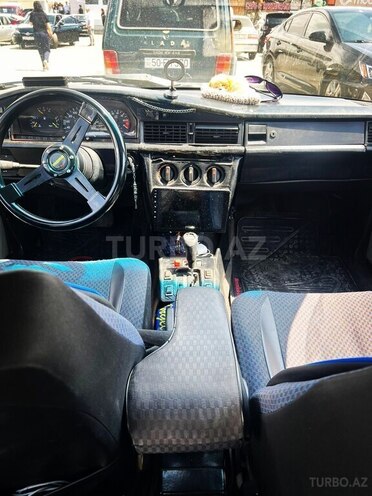 Mercedes 190 1990, 415,000 km - 2.0 l - Qobustan