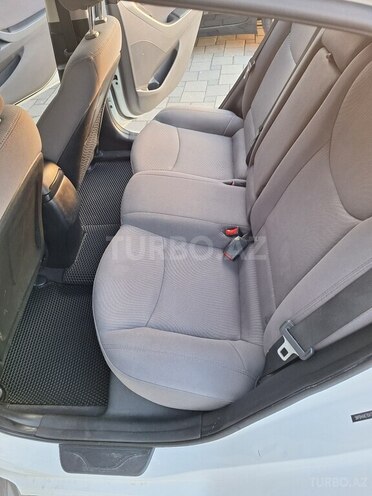 Hyundai Elantra 2015, 85,000 km - 1.8 л - Bakı