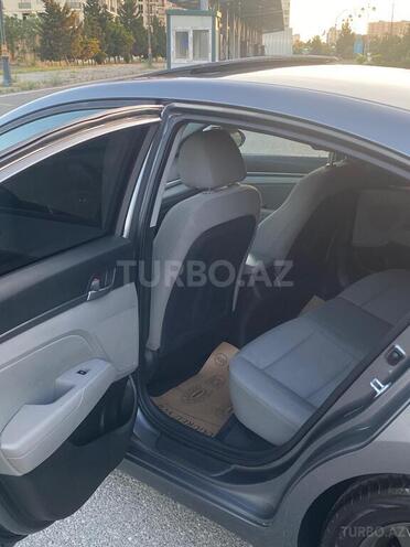 Hyundai Elantra-9
