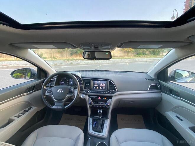 Hyundai Elantra-6