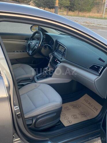 Hyundai Elantra-10