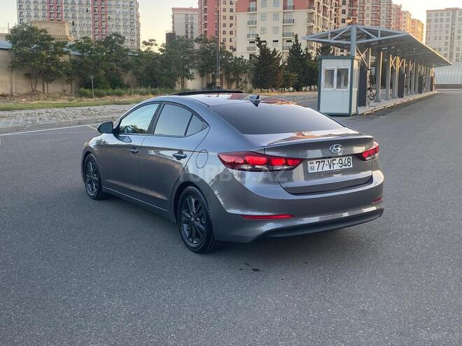 Hyundai Elantra-14