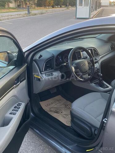 Hyundai Elantra-7