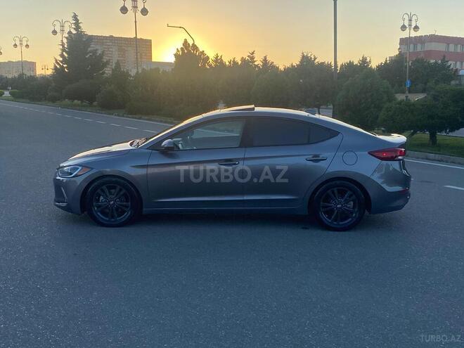 Hyundai Elantra-12
