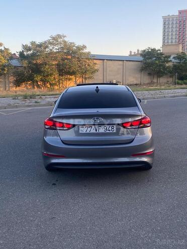 Hyundai Elantra-13