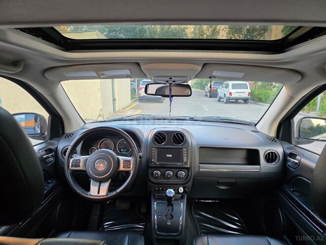 Jeep Compass-13