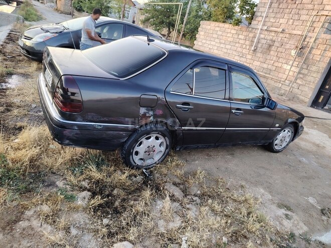 Mercedes C 220 1995, 166,040 km - 2.2 л - Bakı