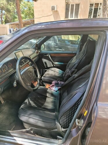 Mercedes E 200 1992, 258,956 km - 2.0 l - Bakı