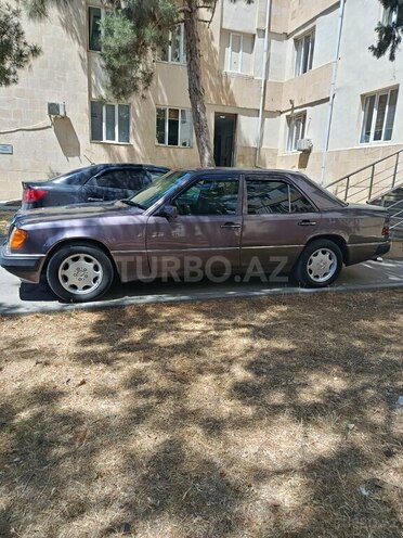 Mercedes E 200 1992, 258,956 km - 2.0 l - Bakı