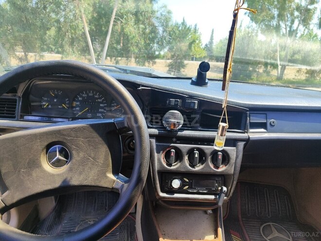 Mercedes 190 1989, 489,500 km - 2.0 l - Saatlı
