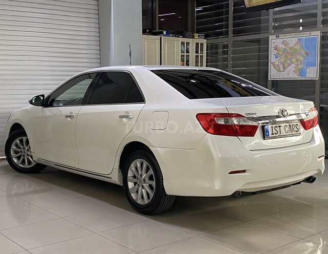 Toyota Camry-11