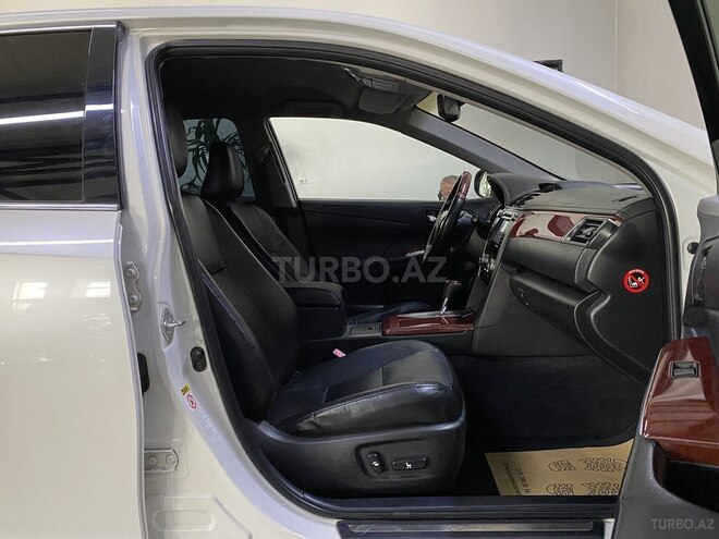 Toyota Camry-16