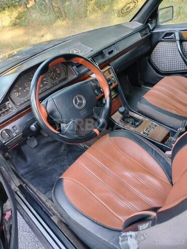 Mercedes E 230 1993, 167,000 km - 2.3 l - Qazax