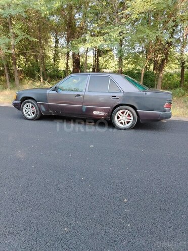 Mercedes E 230 1993, 167,000 km - 2.3 l - Qazax