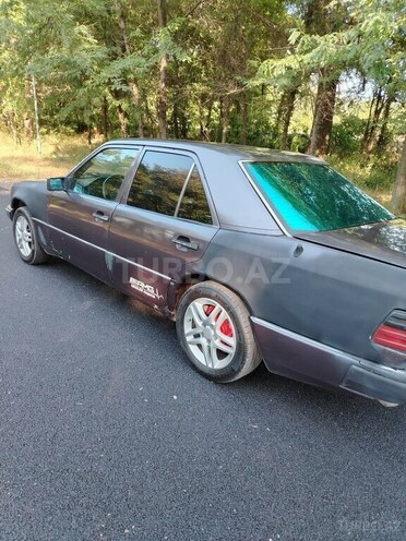 Mercedes E 230 1993, 167,000 km - 2.3 l - Qazax