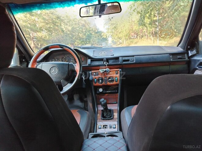 Mercedes E 230 1993, 167,000 km - 2.3 l - Qazax