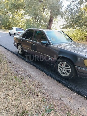 Mercedes E 230 1993, 167,000 km - 2.3 l - Qazax
