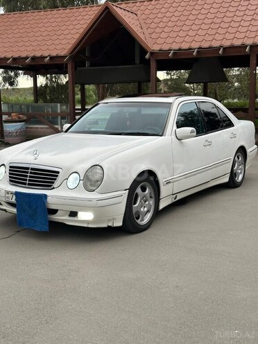 Mercedes E 320 2000, 66,666 km - 3.2 l - Yevlax