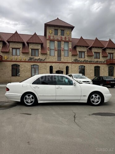 Mercedes E 320 2000, 66,666 km - 3.2 l - Yevlax