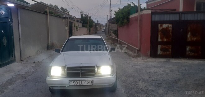 Mercedes E 200 1986, 150,000 km - 2.0 l - Bakı