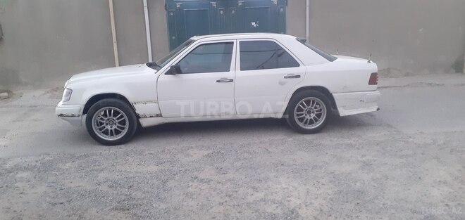 Mercedes E 200 1986, 150,000 km - 2.0 l - Bakı