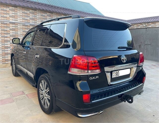 Toyota Land Cruiser-9