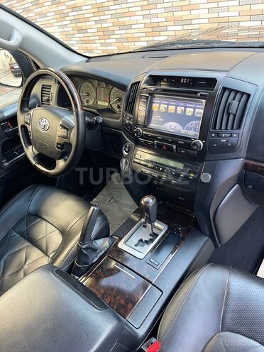 Toyota Land Cruiser-14