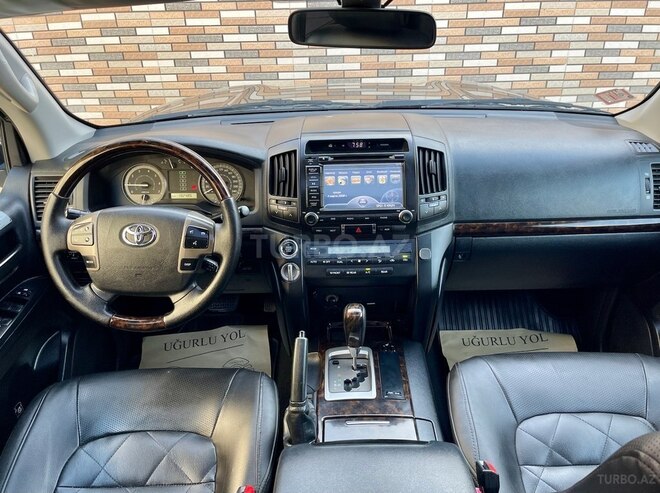 Toyota Land Cruiser-11