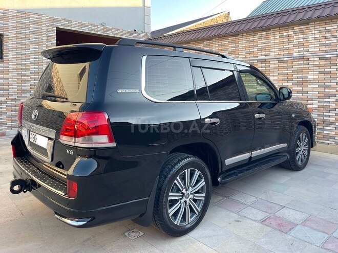 Toyota Land Cruiser-6