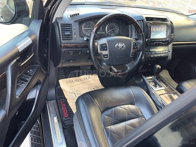 Toyota Land Cruiser-12