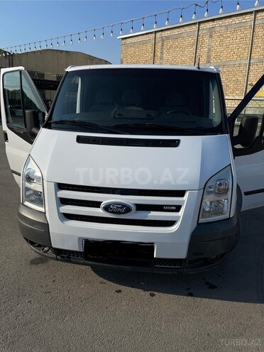 Ford Transit-7