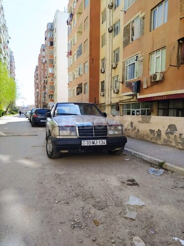 Mercedes E 320 1990, 402,000 km - 3.2 л - Sumqayıt