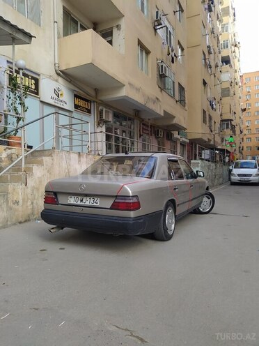 Mercedes E 320 1990, 402,000 km - 3.2 л - Sumqayıt