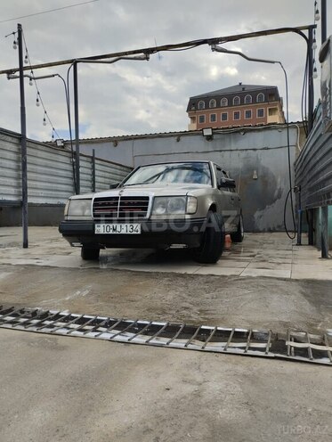 Mercedes E 320 1990, 402,000 km - 3.2 л - Sumqayıt