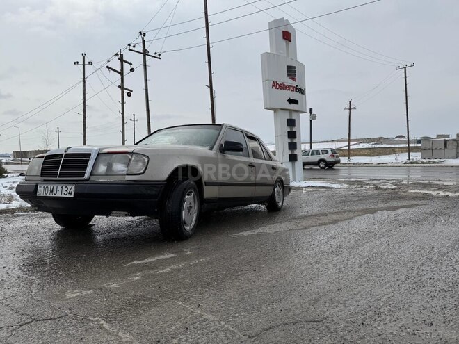 Mercedes E 320 1990, 402,000 km - 3.2 л - Sumqayıt