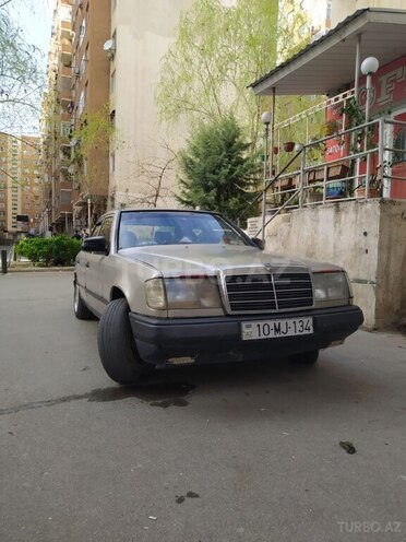 Mercedes E 320 1990, 402,000 km - 3.2 л - Sumqayıt
