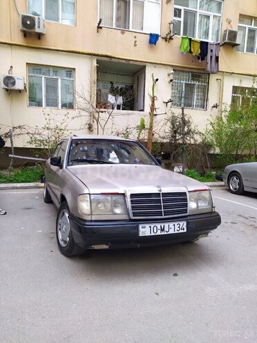 Mercedes E 320 1990, 402,000 km - 3.2 л - Sumqayıt