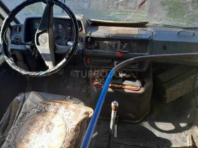 Mercedes 208 D 1989, 250,000 km - 2.5 л - Ucar