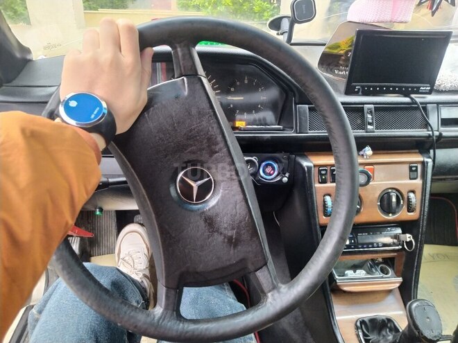 Mercedes E 320 1990, 402,000 km - 3.2 л - Sumqayıt