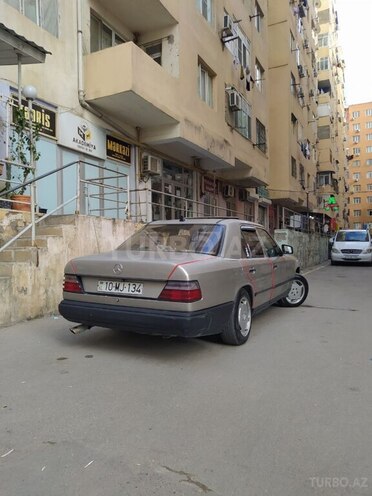 Mercedes E 320 1990, 402,000 km - 3.2 л - Sumqayıt