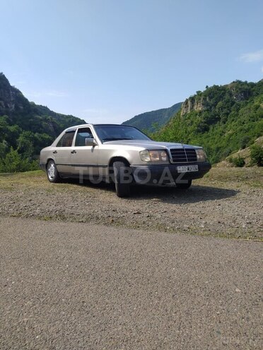 Mercedes E 320 1990, 402,000 km - 3.2 л - Sumqayıt
