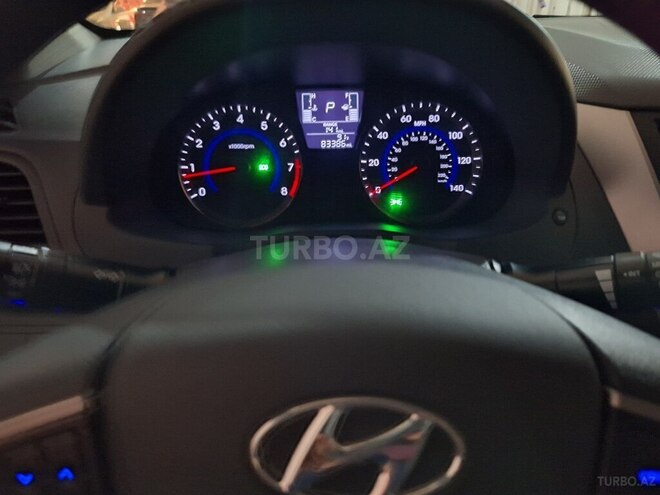 Hyundai Accent-14