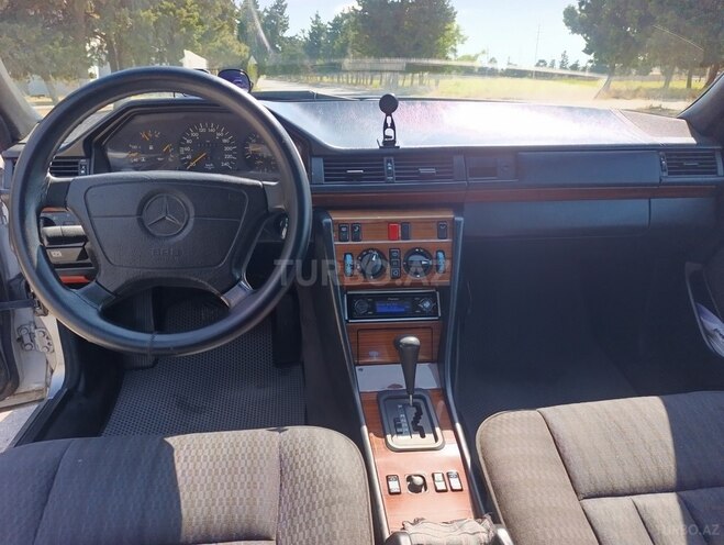 Mercedes E 220 1993, 550,000 km - 2.2 l - Bakı