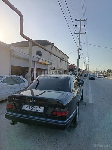 Mercedes E 220 1992, 250,000 km - 2.2 l - Bakı