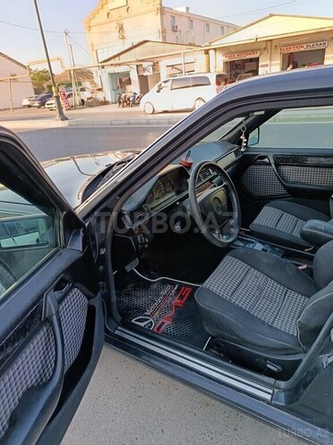 Mercedes E 220 1992, 250,000 km - 2.2 l - Bakı
