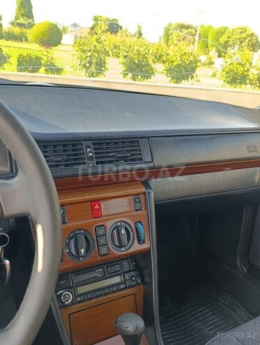 Mercedes E 220 1995, 745,000 km - 2.2 л - Bərdə