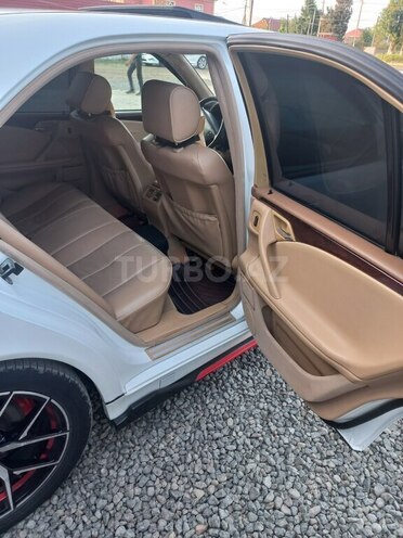 Mercedes E 240 2000, 318,400 km - 2.4 l - Masallı